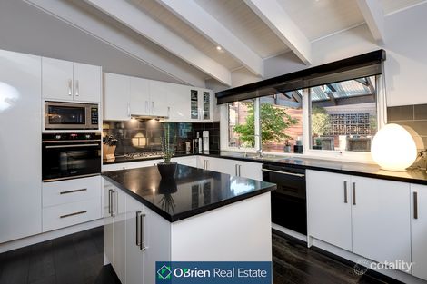 Property photo of 9 Nowell Court Endeavour Hills VIC 3802