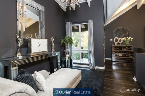 Property photo of 9 Nowell Court Endeavour Hills VIC 3802