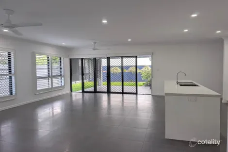 Property photo of 62 Oxbow Loop Redlynch QLD 4870