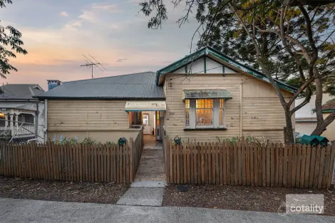 Property photo of 92 Dornoch Terrace Highgate Hill QLD 4101