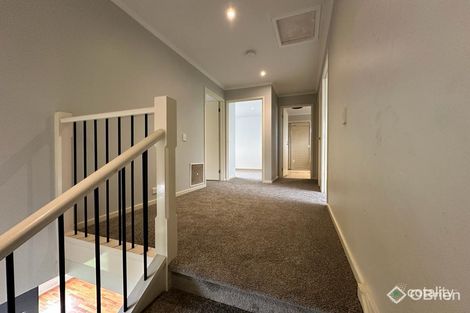 Property photo of 5 Lauffre Walk Caroline Springs VIC 3023