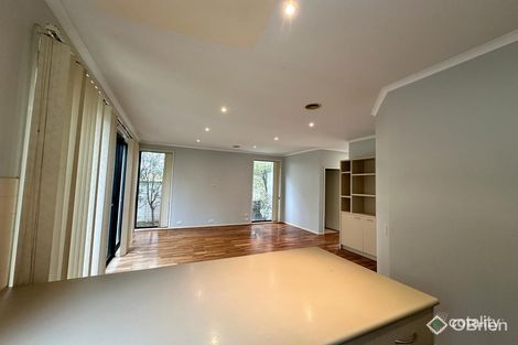 Property photo of 5 Lauffre Walk Caroline Springs VIC 3023