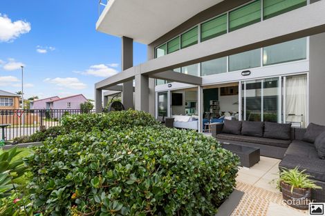 2/146 Prince Edward Pde, Scarborough, QLD 4020