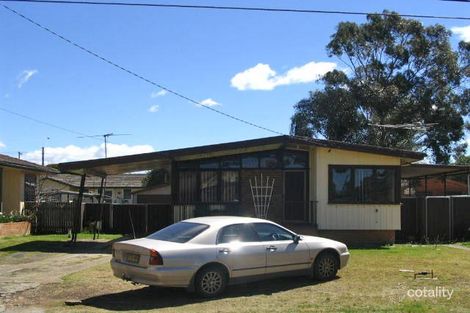 17 Sandakan Cres, Lethbridge Park, NSW 2770