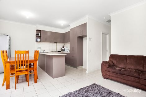 Property photo of 2/4 Bowerbird Place Truganina VIC 3029