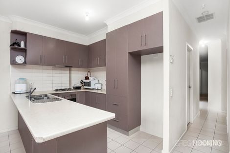 Property photo of 2/4 Bowerbird Place Truganina VIC 3029