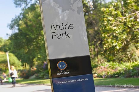 11 Oak Gr, Malvern East, VIC 3145