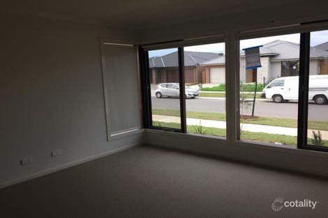 Property photo of 27 Quadrant Approach Williams Landing VIC 3027