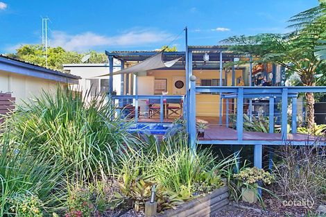 Property photo of 16 Campbell Parade Mannering Park NSW 2259