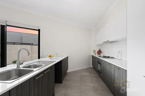 Property photo of 56 Queen Circuit Sunshine VIC 3020