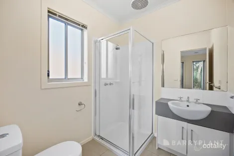 Property photo of 4 Herbert Street Pakenham VIC 3810