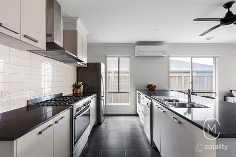 Property photo of 11 Bateleur Crescent Doreen VIC 3754