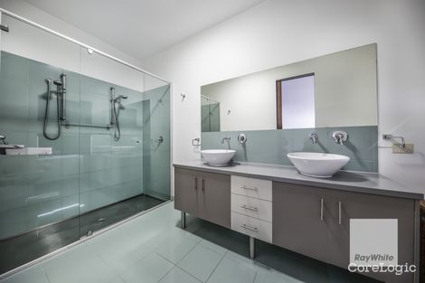 Property photo of 20 Kings Domain Caroline Springs VIC 3023