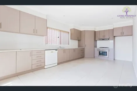 Property photo of 2/3 Buckingham Drive Werribee VIC 3030