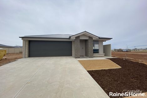 8 Aragon Ct, Munno Para West, SA 5115