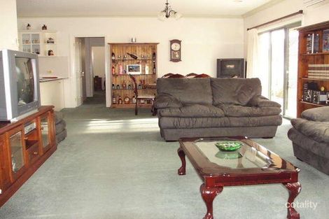 Property photo of 11 Spring Circuit Pakenham VIC 3810