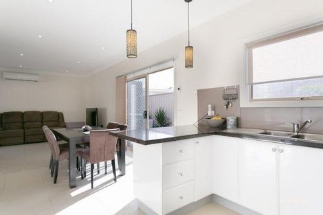 Property photo of 2/13 Madura Street Rosebud VIC 3939