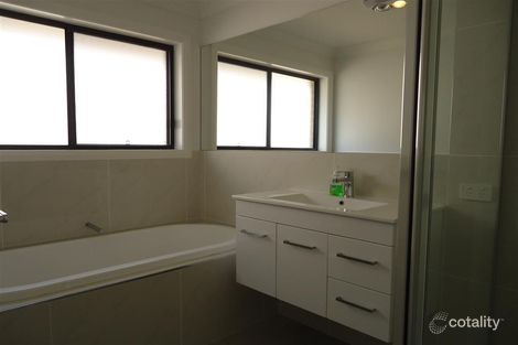 Property photo of 3 Glandore Street Bourkelands NSW 2650