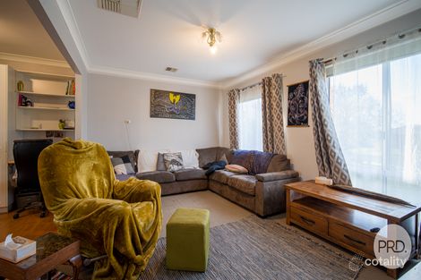 Property photo of 14 Yungana Place Glenfield Park NSW 2650