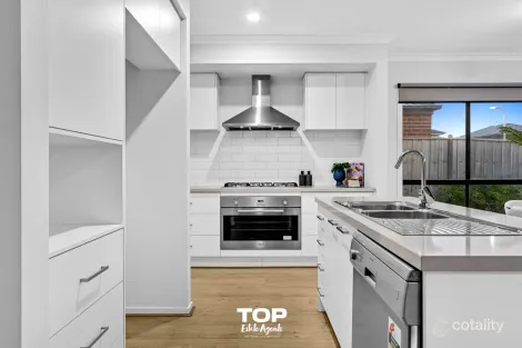 Property photo of 49 Khan Boulevard Clyde North VIC 3978