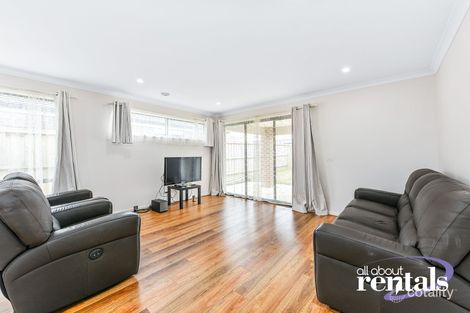 Property photo of 10 Naomi Street Pakenham VIC 3810