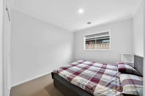 Property photo of 18 Yang Road Mambourin VIC 3024