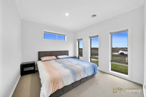 Property photo of 18 Yang Road Mambourin VIC 3024