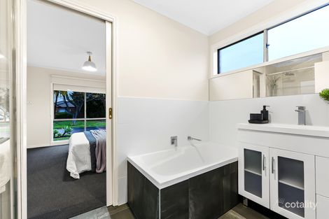 Property photo of 1 Rimes Close Cranbourne West VIC 3977