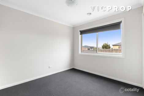 Property photo of 1 Phoenix Circuit Brookfield VIC 3338