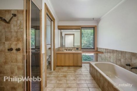 Property photo of 8 Camira Close Doncaster East VIC 3109