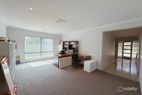 Property photo of 32 Caulfield Drive Ascot VIC 3551