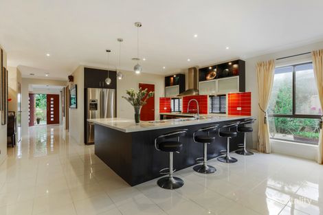 Property photo of 5 Lucas Terrace Taylors Hill VIC 3037