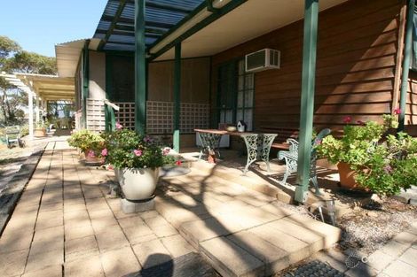 Property photo of 11 South Terrace Alford SA 5555