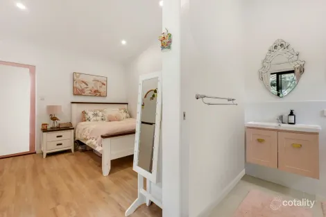 Property photo of 16 Ascot Street Newtown QLD 4350