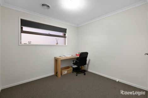 Property photo of 30 Selandra Boulevard Clyde North VIC 3978