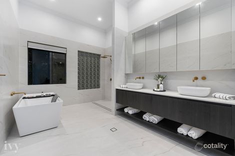 Property photo of 7077 Keyside Close Hope Island QLD 4212