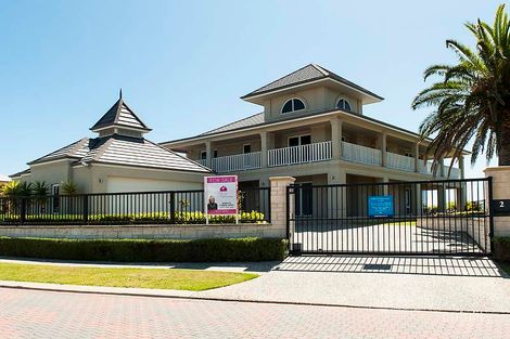 2 Bendalong Bvd, Secret Harbour, WA 6173