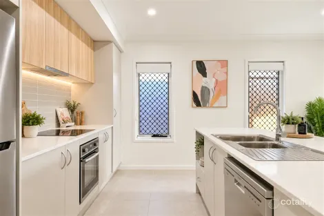 18 Airfield St, Park Ridge, QLD 4125
