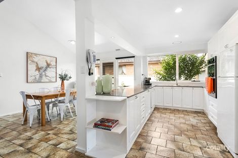 Property photo of 24 Thackeray Quadrant Avondale Heights VIC 3034
