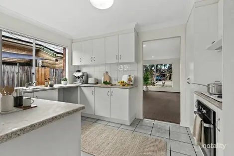 Property photo of 19 Grevillea Place Bridgeman Downs QLD 4035