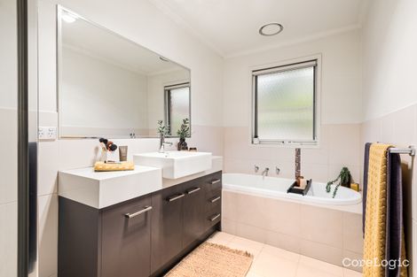 Property photo of 28 Antoinette Boulevard Eltham VIC 3095