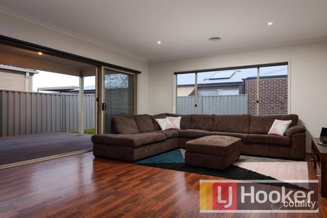 Property photo of 2 Challenger Circuit Cranbourne East VIC 3977