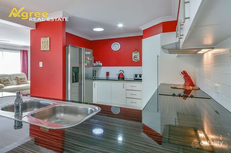 Property photo of 2 Yaraan Crescent Beachmere QLD 4510