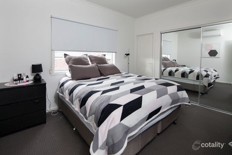 Property photo of 8 Erinvale Close Mooroolbark VIC 3138