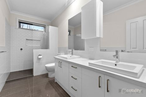 Property photo of 9/2 Avard Court Berwick VIC 3806