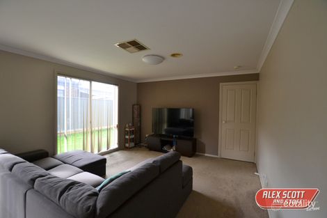 Property photo of 4 Tangelo Terrace Pakenham VIC 3810