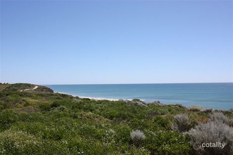 Property photo of 11 Lorea Loop Halls Head WA 6210