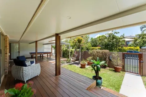 Property photo of 37 Beaconsfield Drive Burleigh Waters QLD 4220