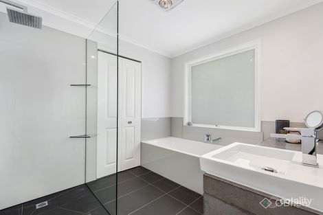 Property photo of 6 Knightsbridge Court Somerville VIC 3912