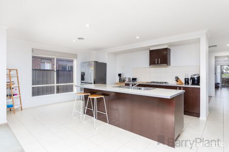 Property photo of 10 Tenerrife Crescent Point Cook VIC 3030